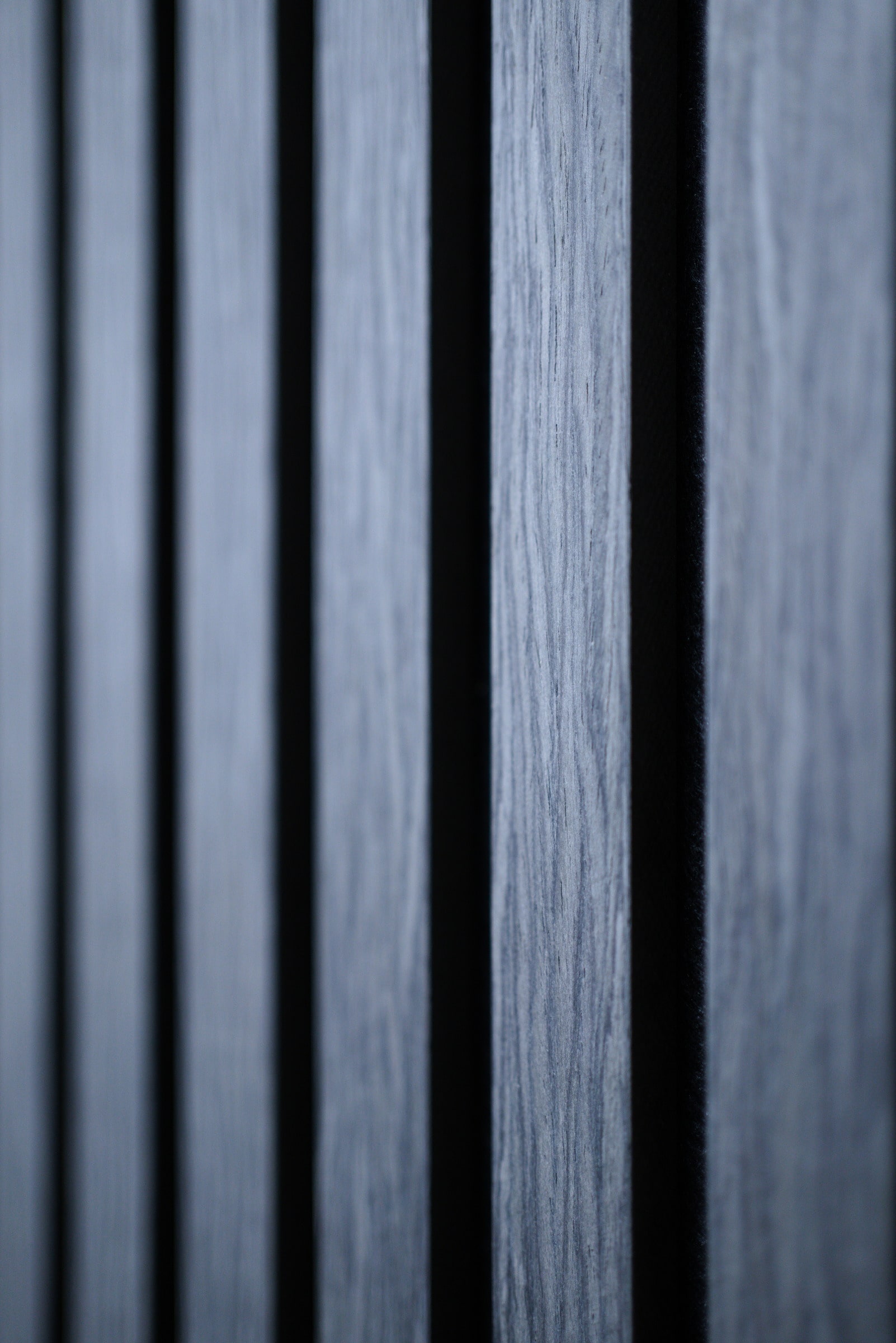 detail lamelový panel šedý dub
